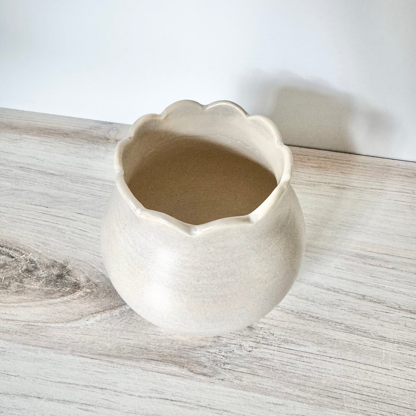 Scalloped vase, winter blue