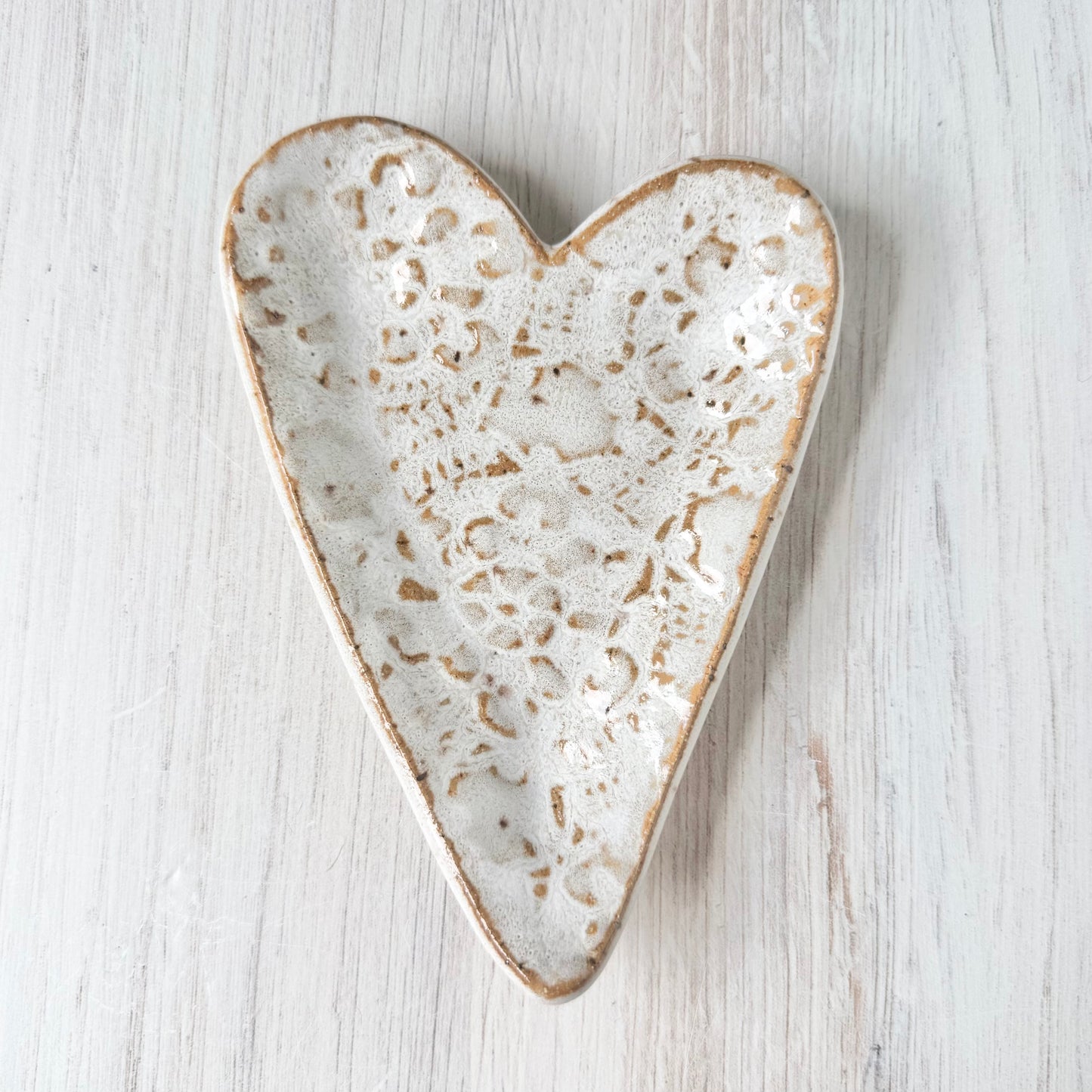 Heart spoon rest, white on brown clay