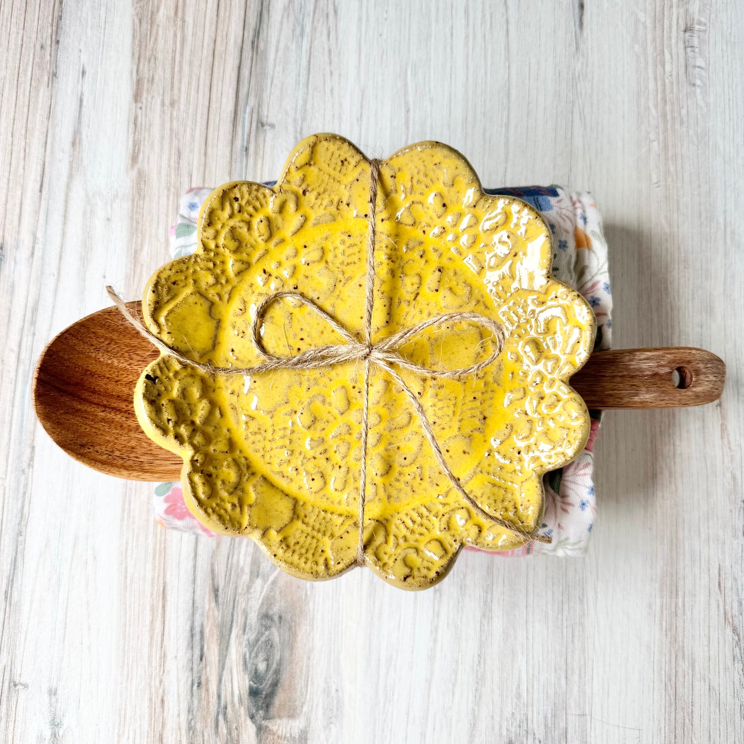 Round scallop spoon rest bundle, dandelion