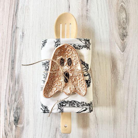Ghost No. 2 spoon rest bundle, white on brown