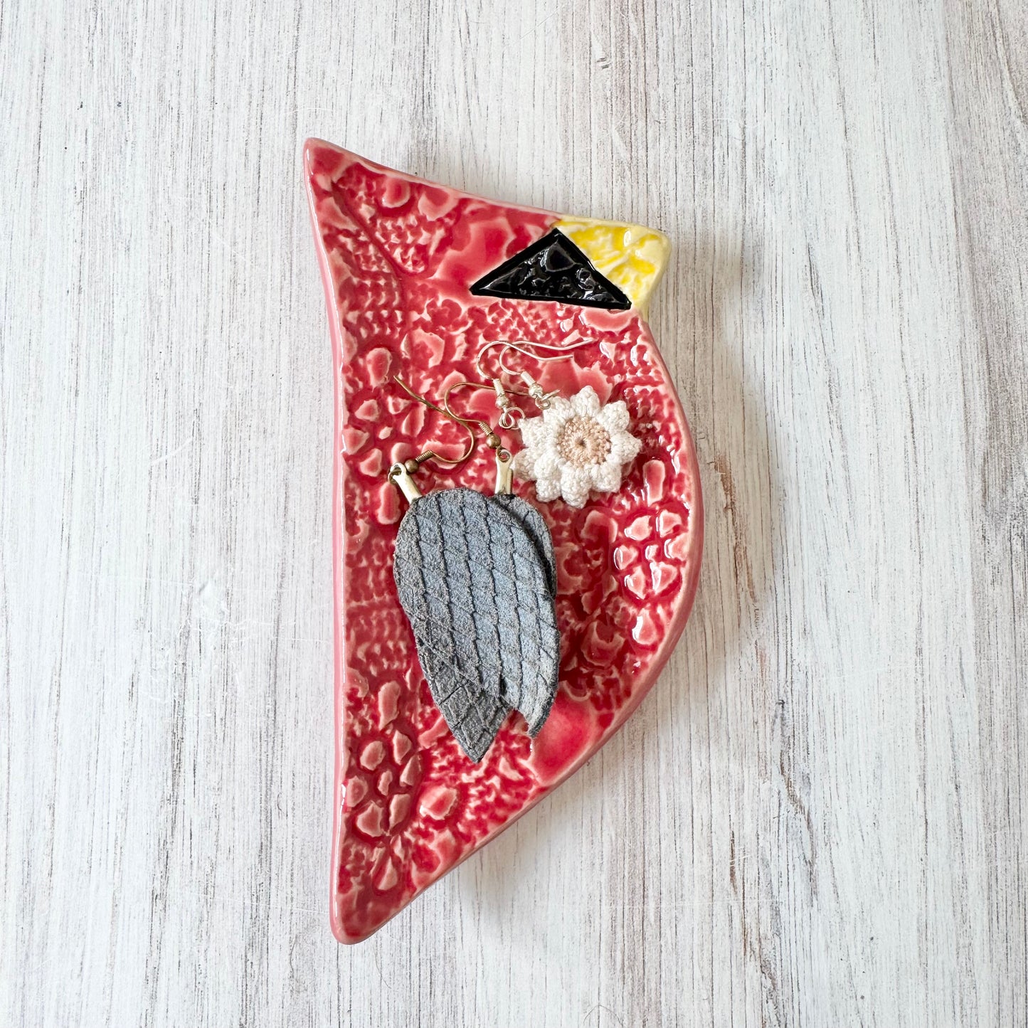 Cardinal spoon rest