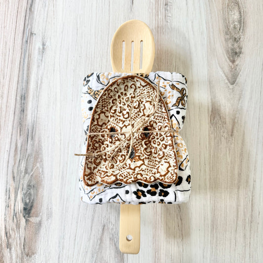 Ghost No. 2 spoon rest bundle, white on brown